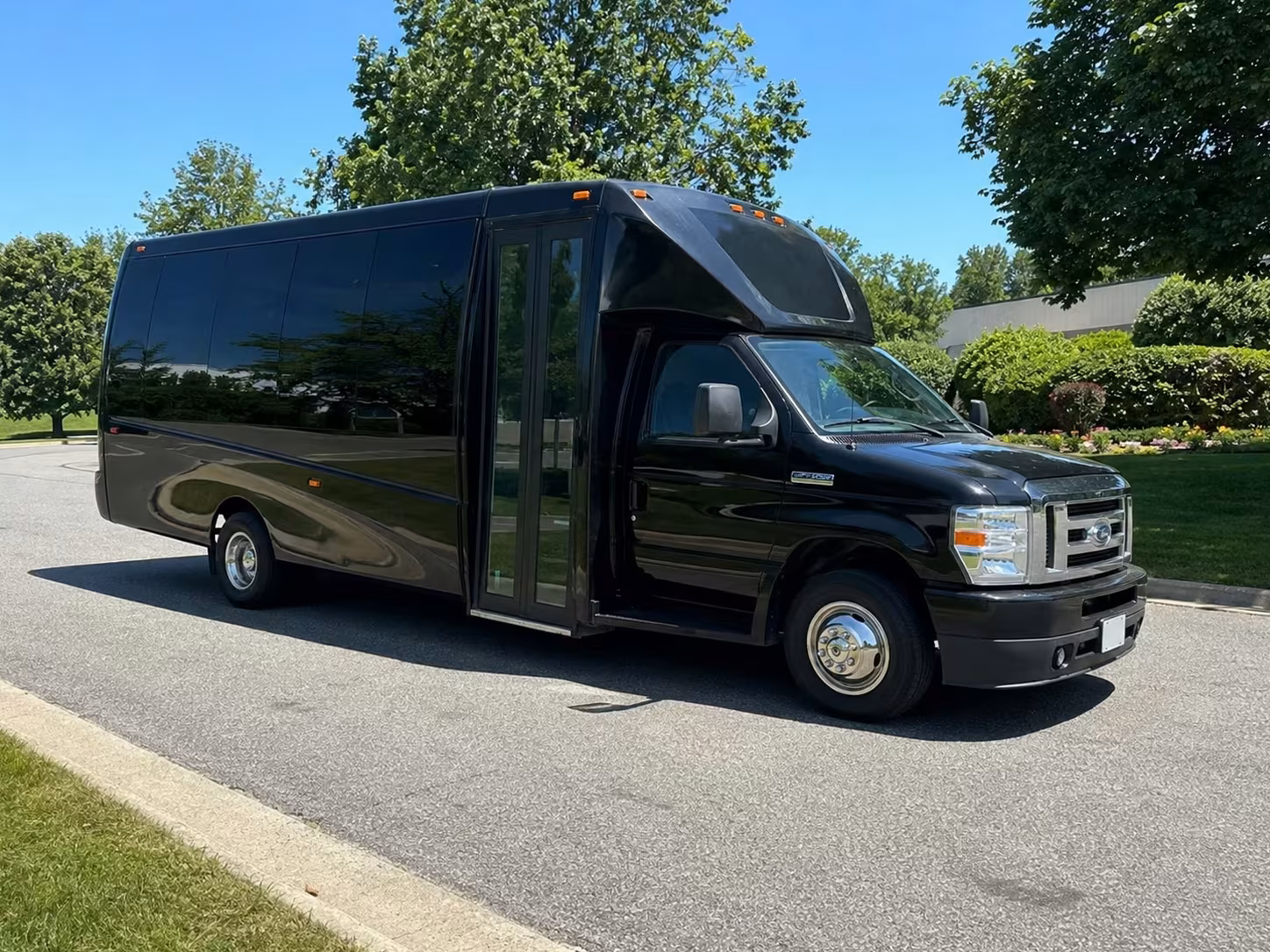 oxnard prom party buses for groups of 15 to 50